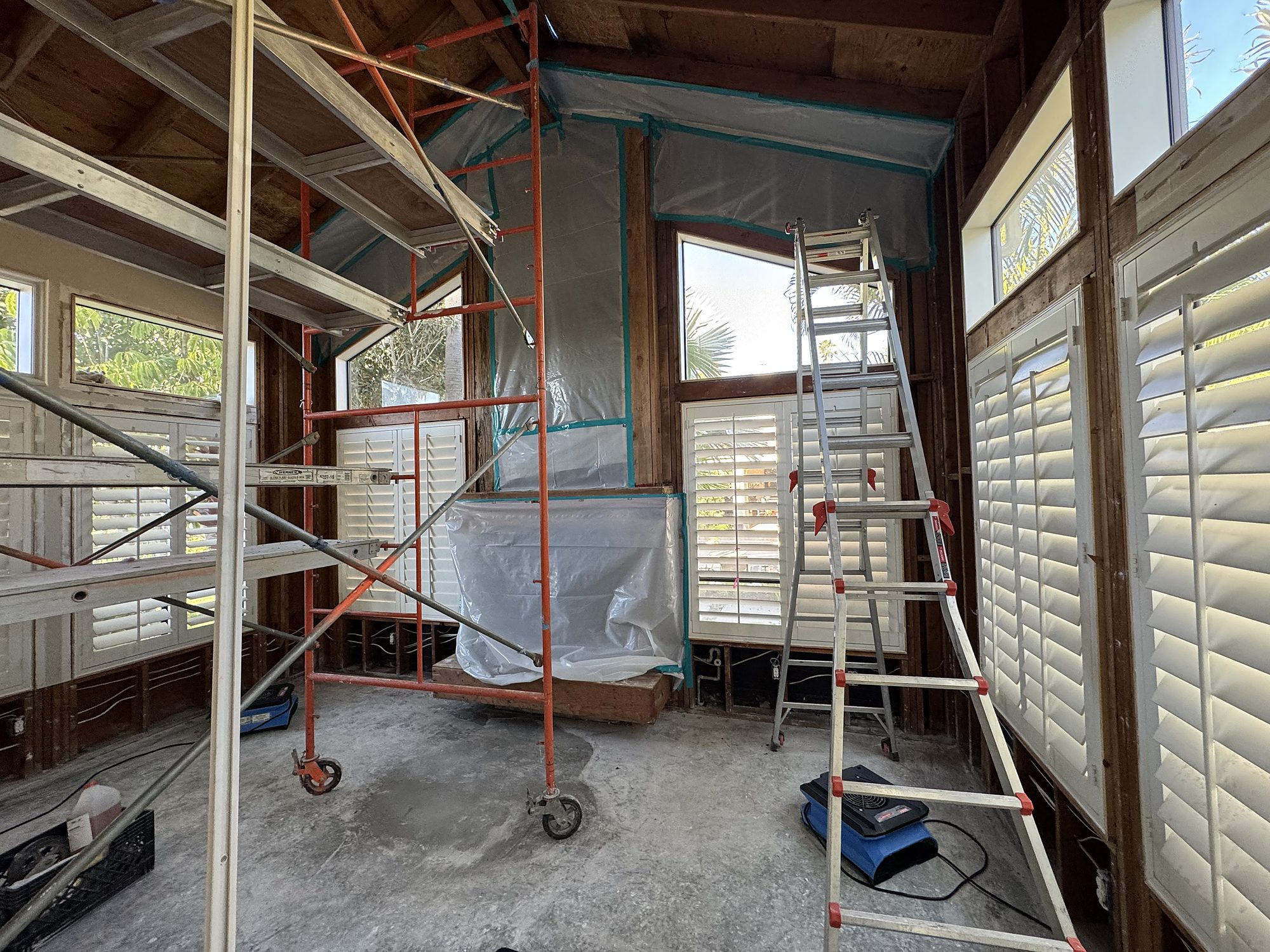 residential-fire-06-living-room-containment Containment barriers, scaffolding, and drying equipment set inside a San Diego home during fire restoration